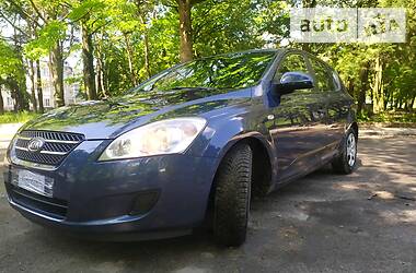 Хетчбек Kia Ceed 2008 в 