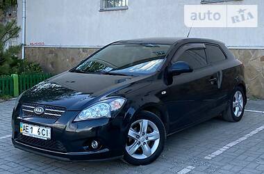 Купе Kia Ceed 2009 в 