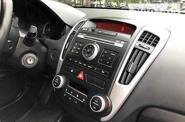 Хэтчбек Kia Ceed 2009 в 