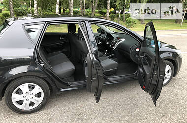 Хэтчбек Kia Ceed 2009 в 