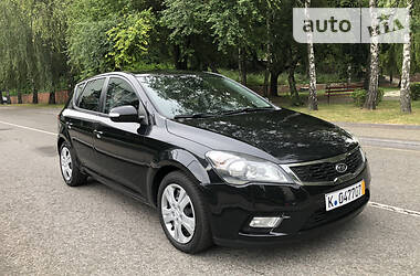 Хэтчбек Kia Ceed 2009 в 