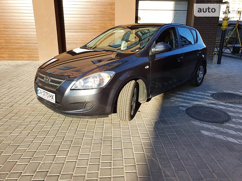Хетчбек Kia Ceed 2007 в 