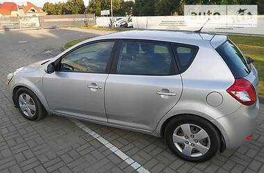 Седан Kia Ceed 2010 в Луцке