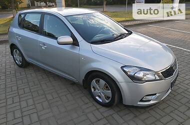 Седан Kia Ceed 2010 в Луцке