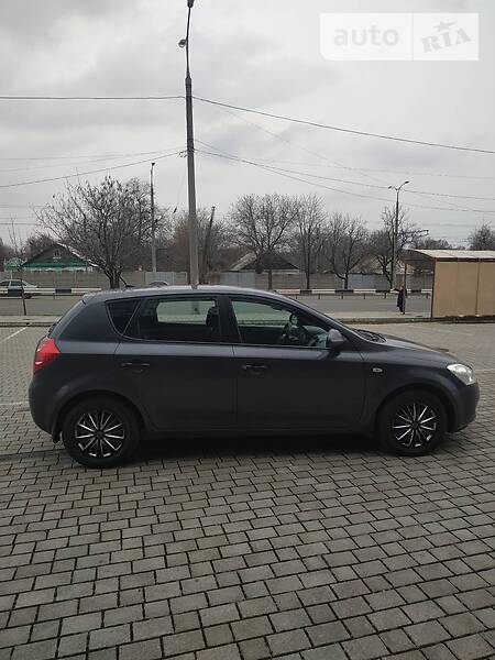 Хэтчбек Kia Ceed 2008 в Макеевке