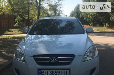 Хэтчбек Kia Ceed 2008 в Одессе