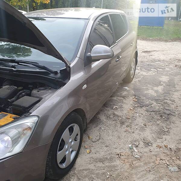 Хэтчбек Kia Ceed 2007 в Киеве