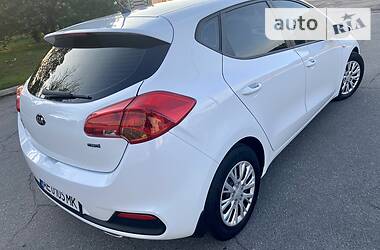 Хэтчбек Kia Ceed 2015 в Днепре