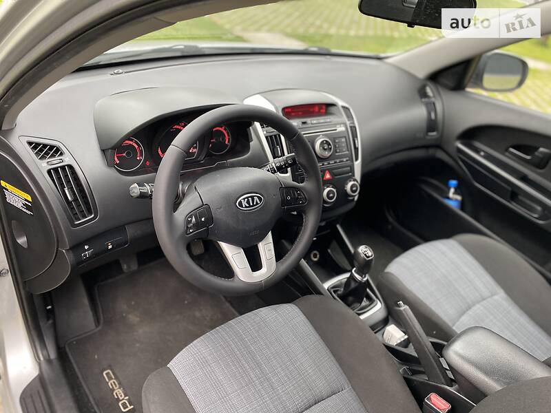 Універсал Kia Ceed 2010 в Бучі