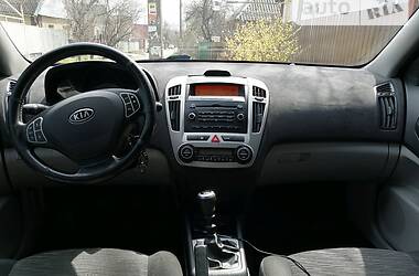 Хэтчбек Kia Ceed 2008 в 