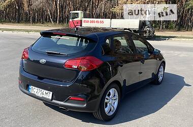 Хэтчбек Kia Ceed 2012 в Харькове