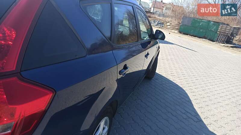 Универсал Kia Ceed 2008 в Стебнику