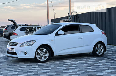 Купе Kia Ceed 2008 в 