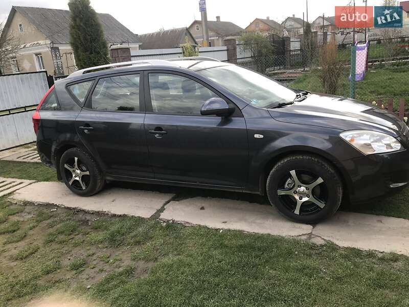 Універсал Kia Ceed 2008 в Острозі