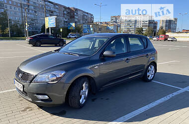 Хэтчбек Kia Ceed 2012 в Сумах