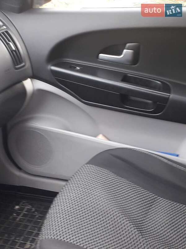 Хетчбек Kia Ceed 2008 в Тростянці