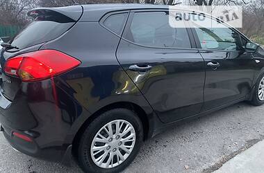 Хэтчбек Kia Ceed 2013 в Запорожье