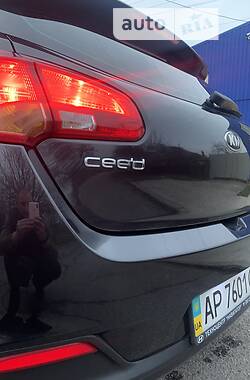 Хэтчбек Kia Ceed 2013 в Запорожье