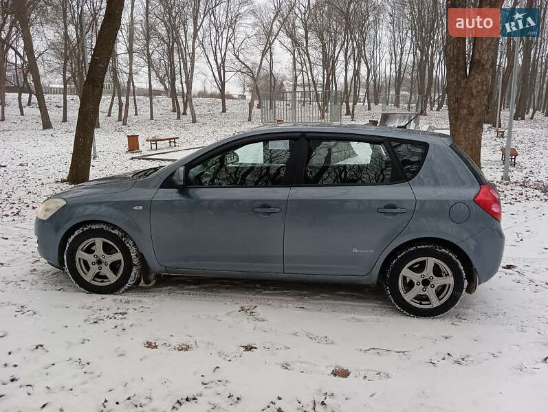 Хетчбек Kia Ceed 2009 в Хмельницькому