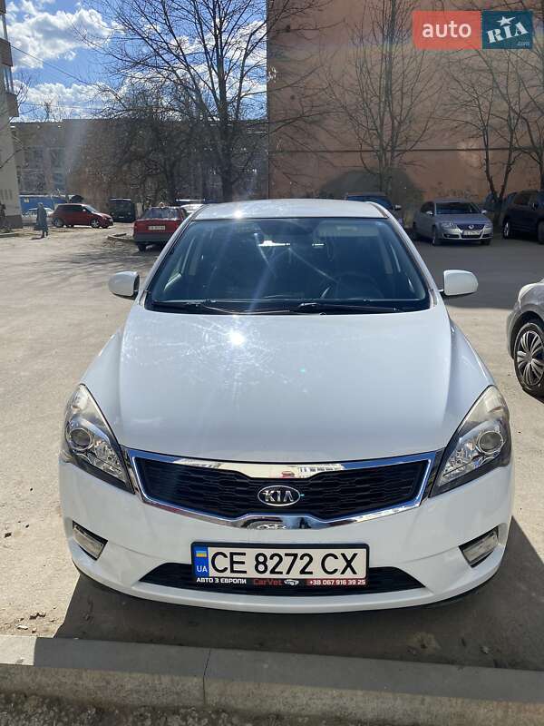 Хетчбек Kia Ceed 2010 в Чернівцях фото 4 Хетчбек Kia Ceed 2010 в Чернівцях