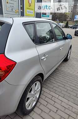 Хэтчбек Kia Ceed 2007 в Ровно