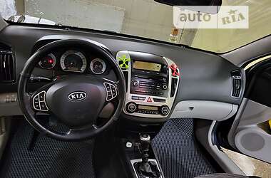 Хэтчбек Kia Ceed 2008 в 