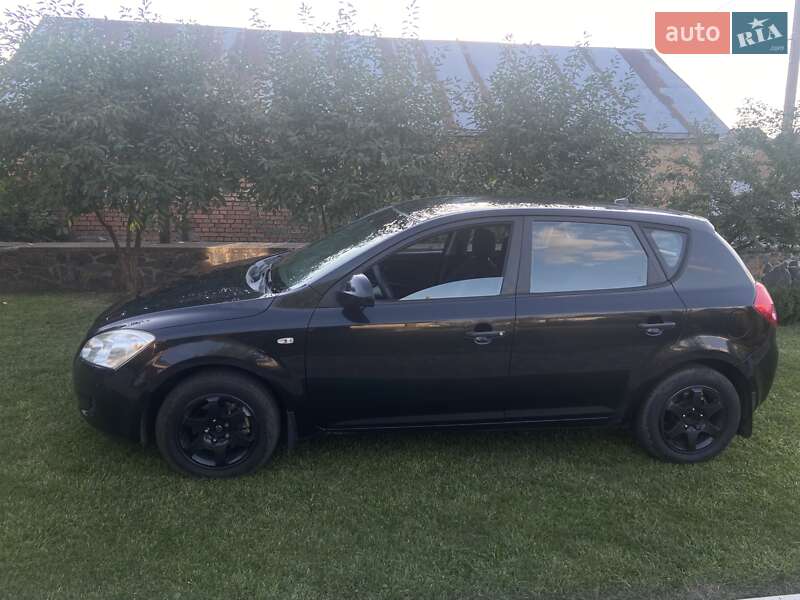 Хэтчбек Kia Ceed 2008 в Киеве