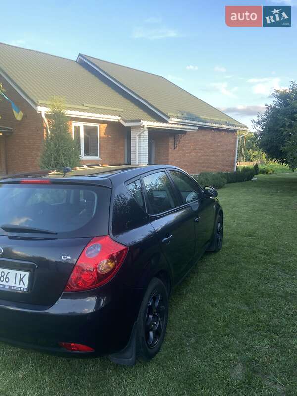 Хэтчбек Kia Ceed 2008 в Киеве