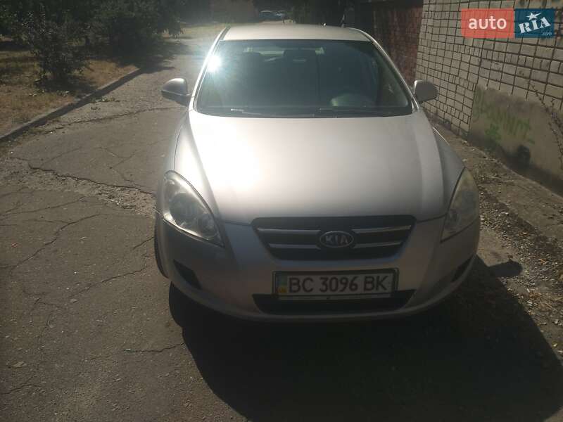 Хэтчбек Kia Ceed 2008 в Днепре