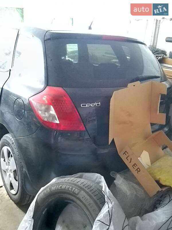 Хэтчбек Kia Ceed 2011 в Киеве