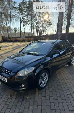 Хэтчбек Kia Ceed 2008 в Киеве