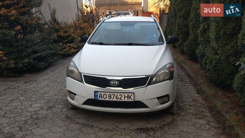 Універсал Kia Ceed 2011 в Береговому фото 2 Універсал Kia Ceed 2011 в Береговому
