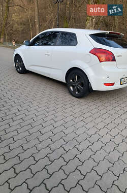 Хэтчбек Kia Ceed 2012 в Сваляве