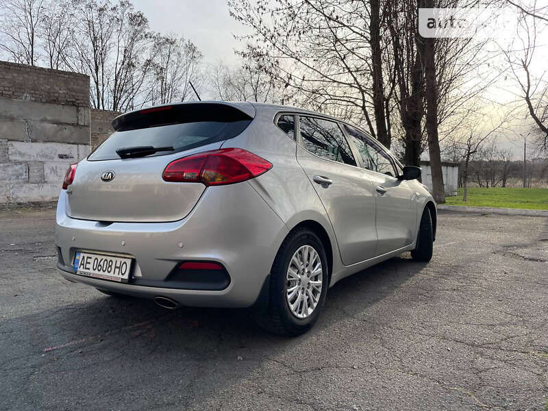 Хэтчбек Kia Ceed 2013 в Днепре