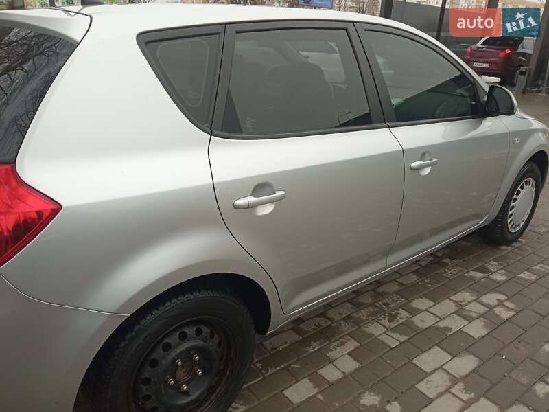 Хэтчбек Kia Ceed 2007 в Жидачове
