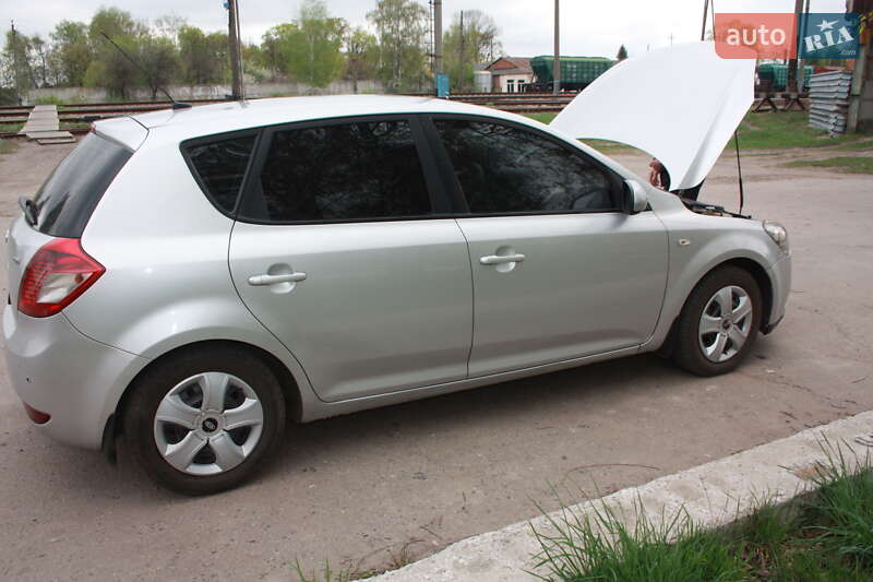 Хэтчбек Kia Ceed 2010 в Белополье
