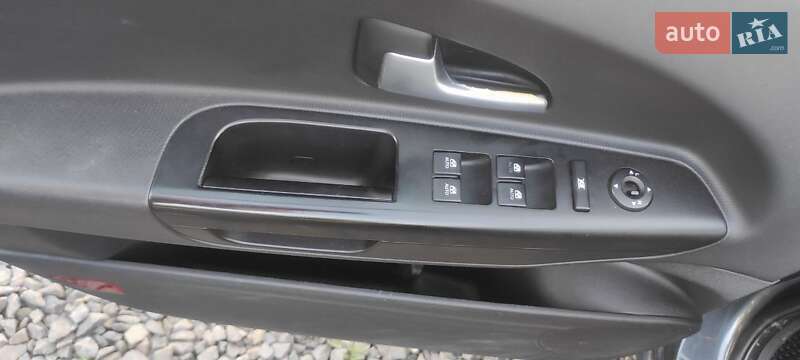 Хэтчбек Kia Ceed 2007 в Сарнах