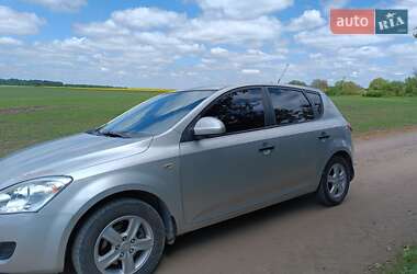 Хэтчбек Kia Ceed 2009 в Песчанке