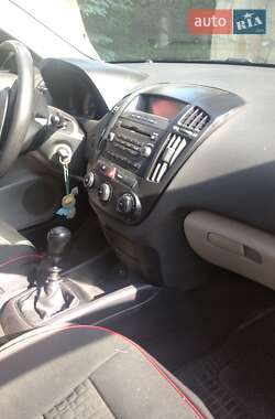 Хэтчбек Kia Ceed 2008 в 
