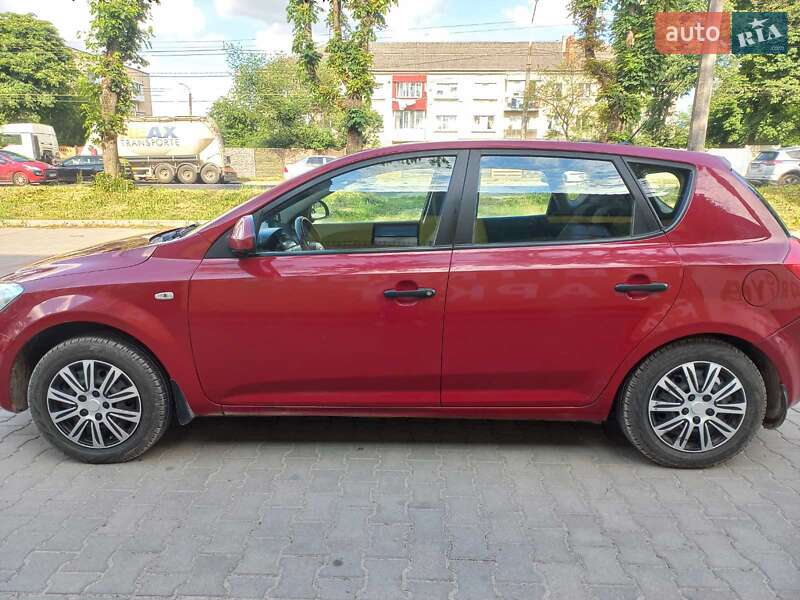Хэтчбек Kia Ceed 2009 в Тернополе