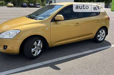 Хэтчбек Kia Ceed 2007 в 