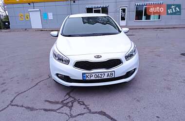 Хэтчбек Kia Ceed 2012 в 