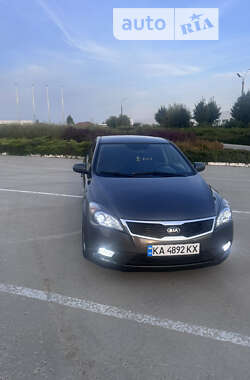 Хэтчбек Kia Ceed 2011 в Коростене