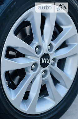 Хэтчбек Kia Ceed 2017 в 