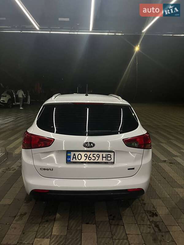 Универсал Kia Ceed 2015 в Ужгороде