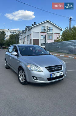 Хэтчбек Kia Ceed 2008 в 