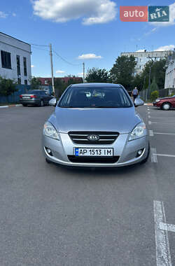Хэтчбек Kia Ceed 2008 в 