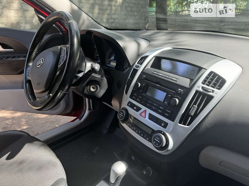 Хэтчбек Kia Ceed 2007 в Днепре