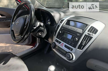 Хэтчбек Kia Ceed 2007 в 