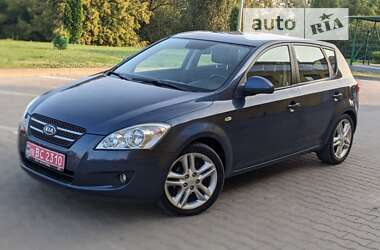 Хэтчбек Kia Ceed 2008 в Дубно